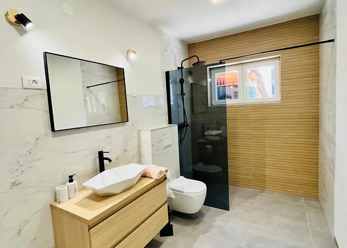 Danica Sunshine Apartment *