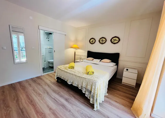 Danica Sunshine Apartment *