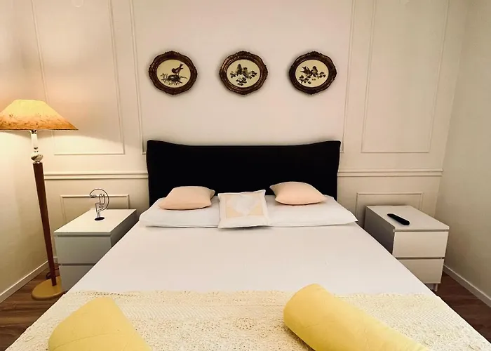 Danica Sunshine Apartment *